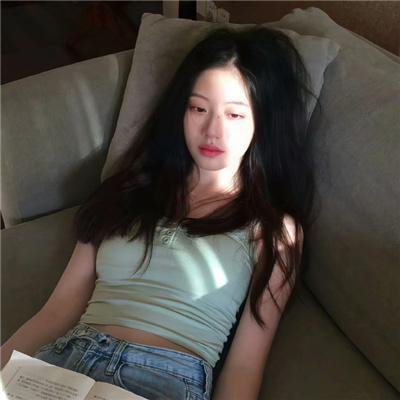 她不知道那些鸟的名字